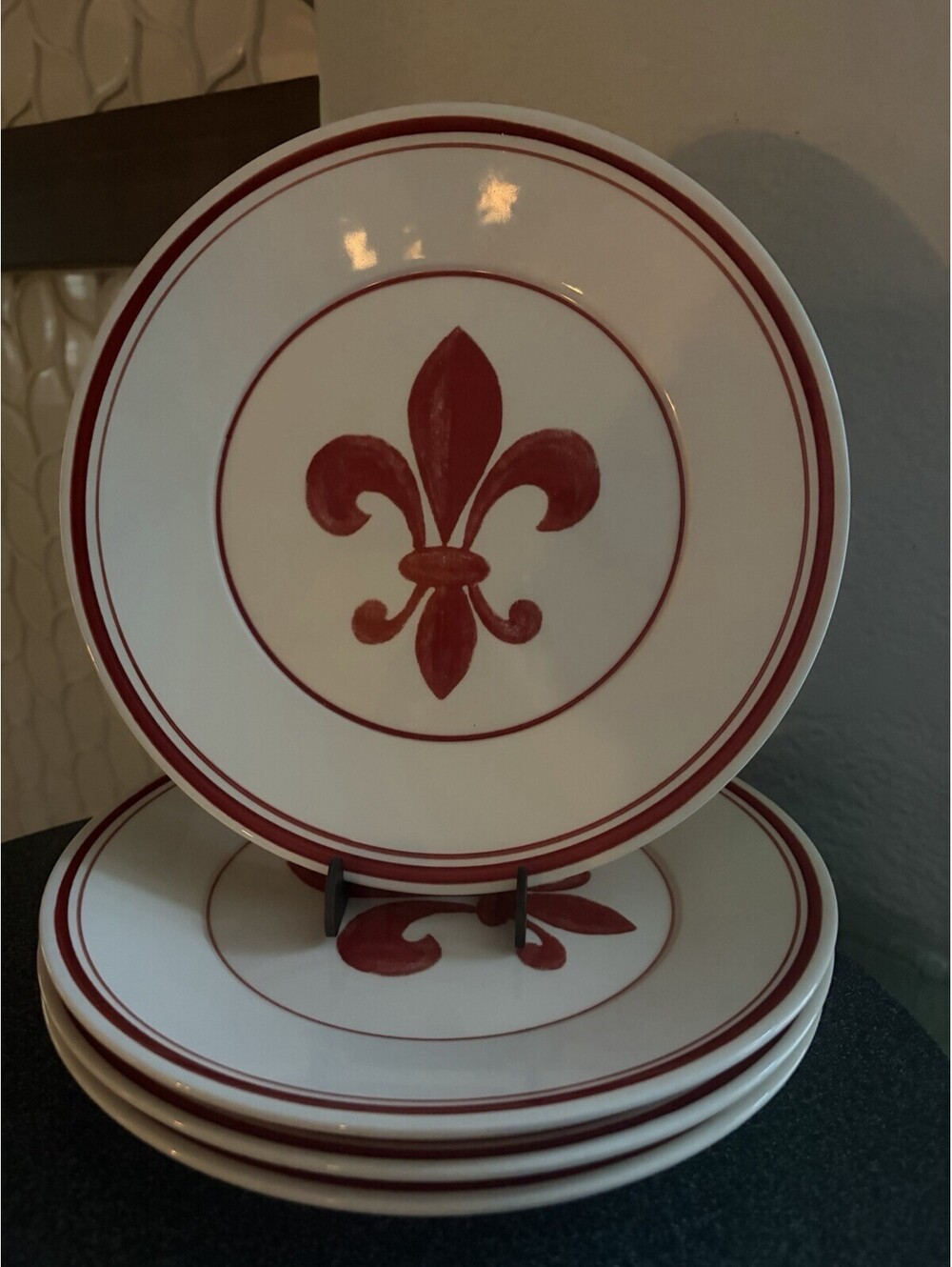 Williams Sonoma Fleur De Lis 9" Luncheon Plates, Red, Set of 4 RETIRED euc